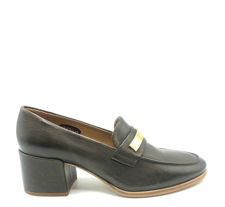 Mocasín piel marrón tacón